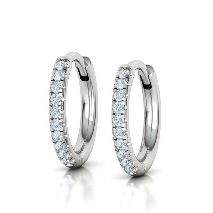 Aretes tipo argolla con pavé francés de diamantes (1/8 quilates)